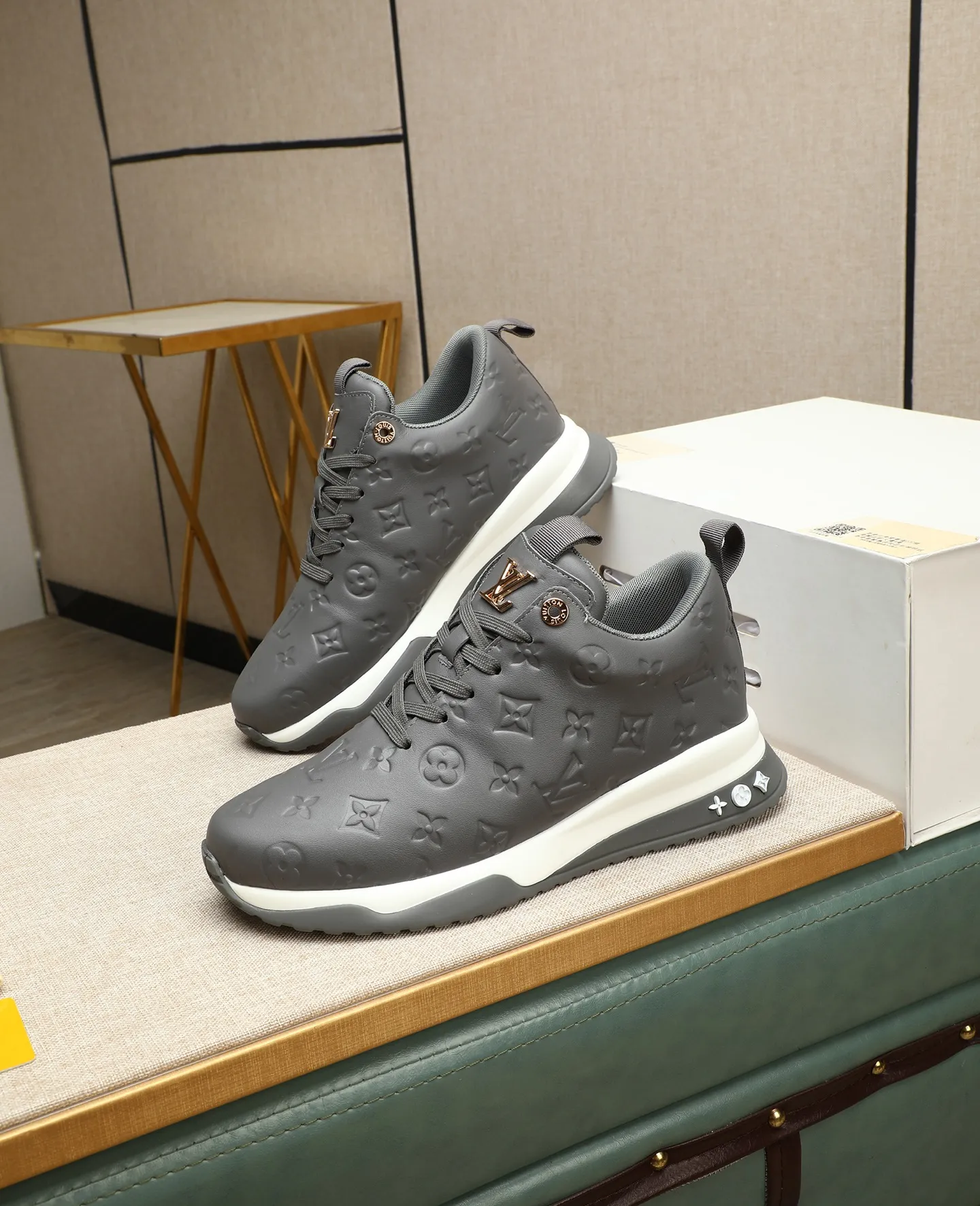 Men's shoes 💰520 📛📛【LOUIS VUITTON】Louis Vuitton official website synchronized new products 👟Milan fashion catwalk style 🇰🇾🇰🇾LV family logo, celebrity style, a must-have for fashionistas ⚠️First-layer calfskin ➕Mesh lining ➕Official website original version special outsole 👞Number 39-44 (38 45 46 customized)